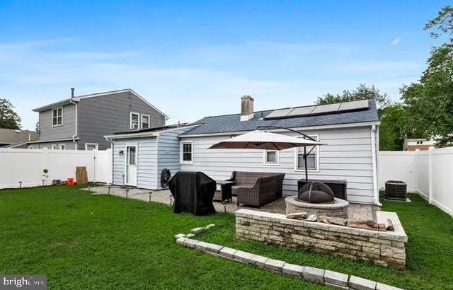 a view of house with backyard