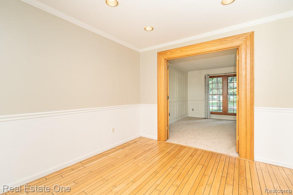 1377 Barneswood Lane Rochester, MI 48306 - Photo 13 of 39 1377 Barneswood_MLS-016.jpg