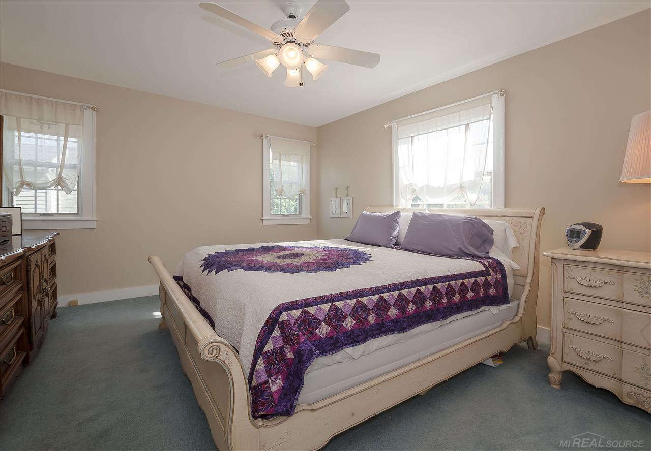 953 Lincoln Road Grosse Pointe, MI 48230 - Photo 25 of 32 31349669-24.JPG