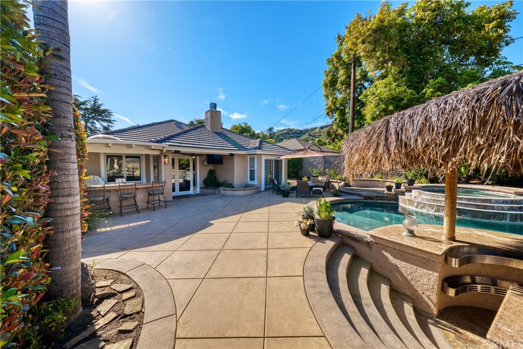 200 North Sunset Place Monrovia, CA 91016 - Photo 35 of 44 a patio with table and chairs