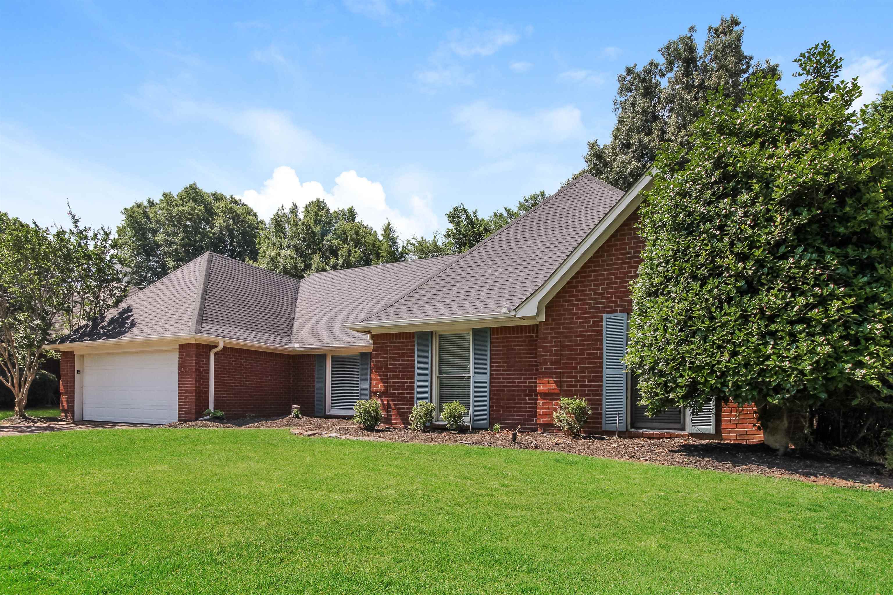 8859 Raspberry Lane Memphis, TN 38016 - Photo 3 of 16 Single story home featuring a garage and a front lawn