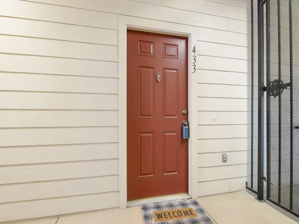 $268,880 | 6607 Lake Woodlands Drive, Unit 433, The Woodlands, TX 77382