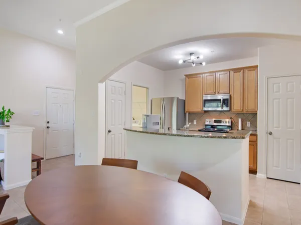 $268,880 | 6607 Lake Woodlands Drive, Unit 433, The Woodlands, TX 77382