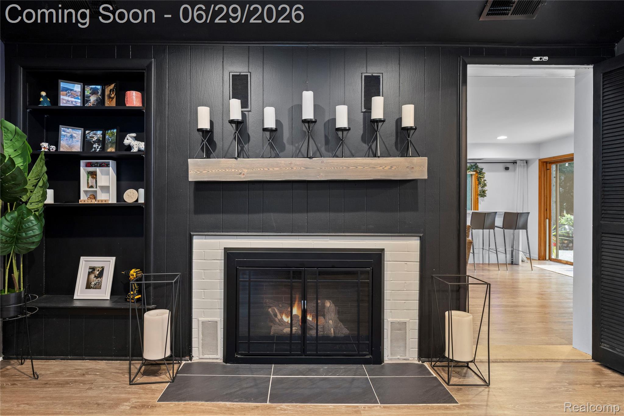 6085 Worlington Road Bloomfield Hills, MI 48301 - Photo 27 of 75 6085 Fireplace in 2nd Living Room