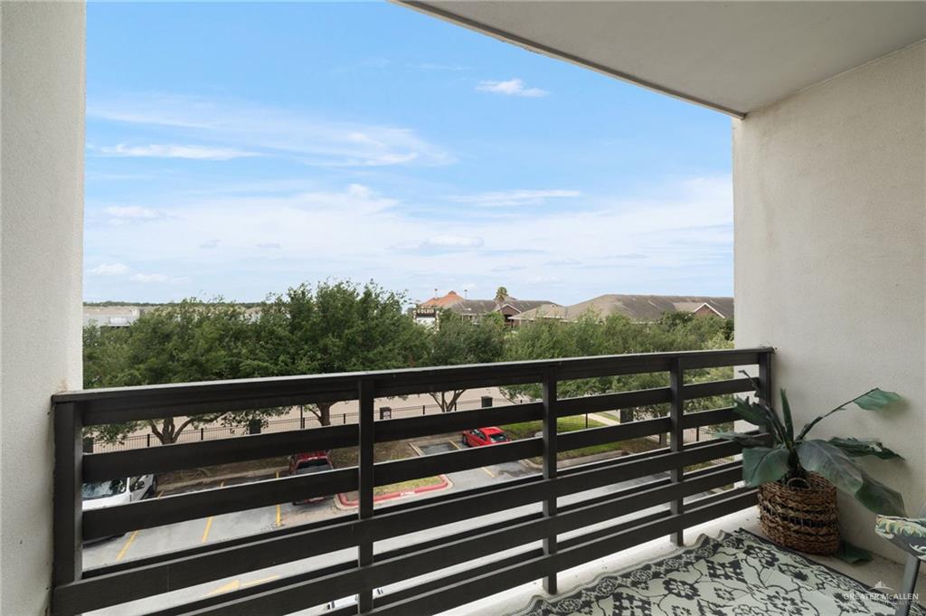 813 Travis Street, Unit 323 Mission, TX 78572 - Photo 13 of 22