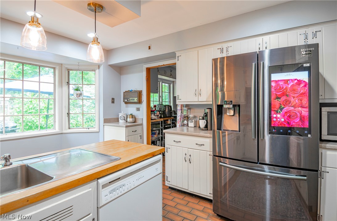 1659 Sheridan Road Cleveland, OH 44121 - Photo 9 of 50 Gallery Image 9