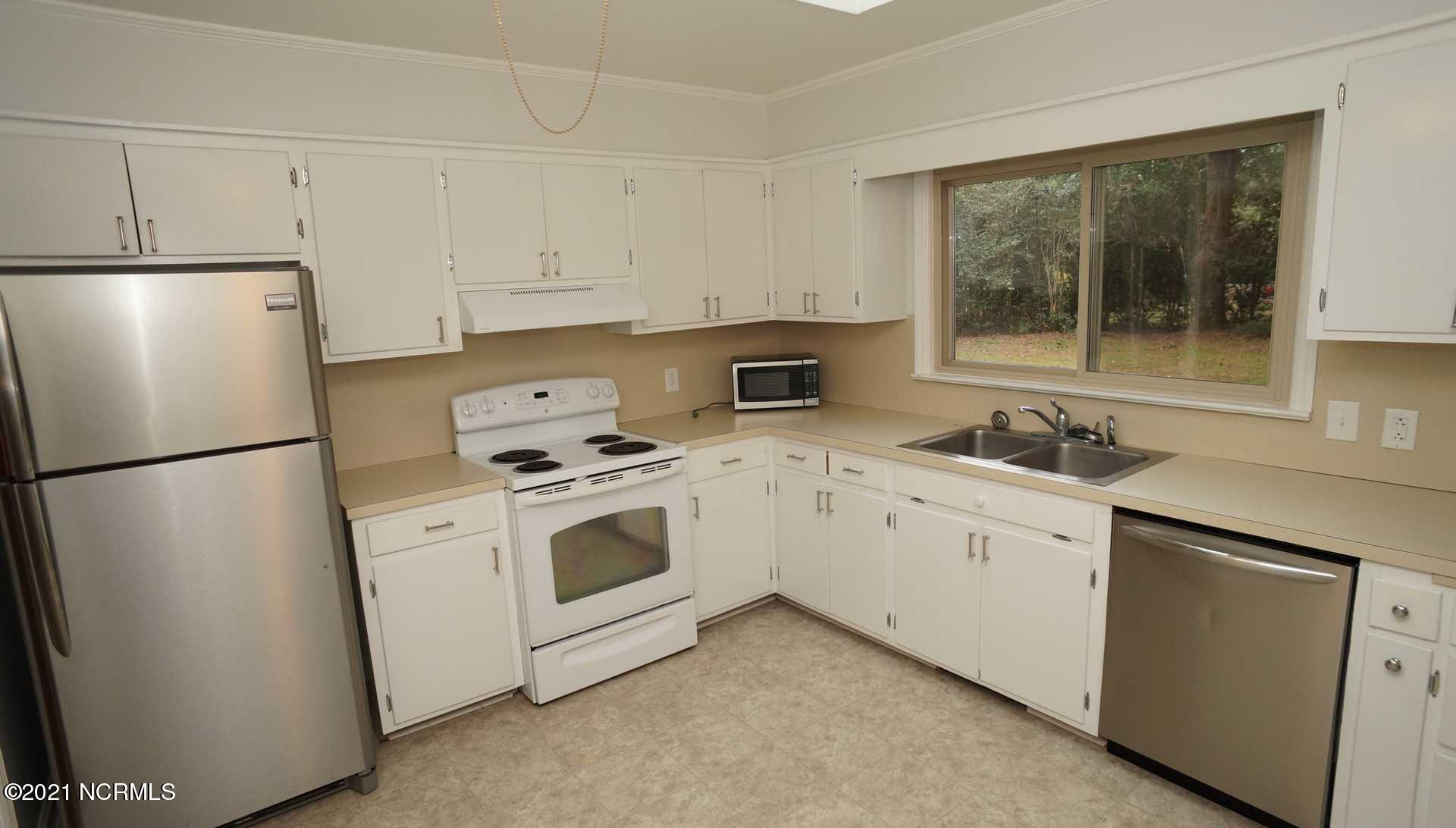 3107 Country Club Road New Bern, NC 28562 - Photo 2 of 25 country club 3107 10-29-19 021