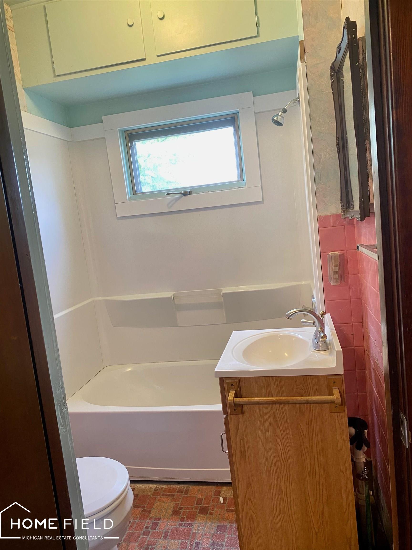 306 Genesee Street Owosso, MI 48867 - Photo 4 of 12