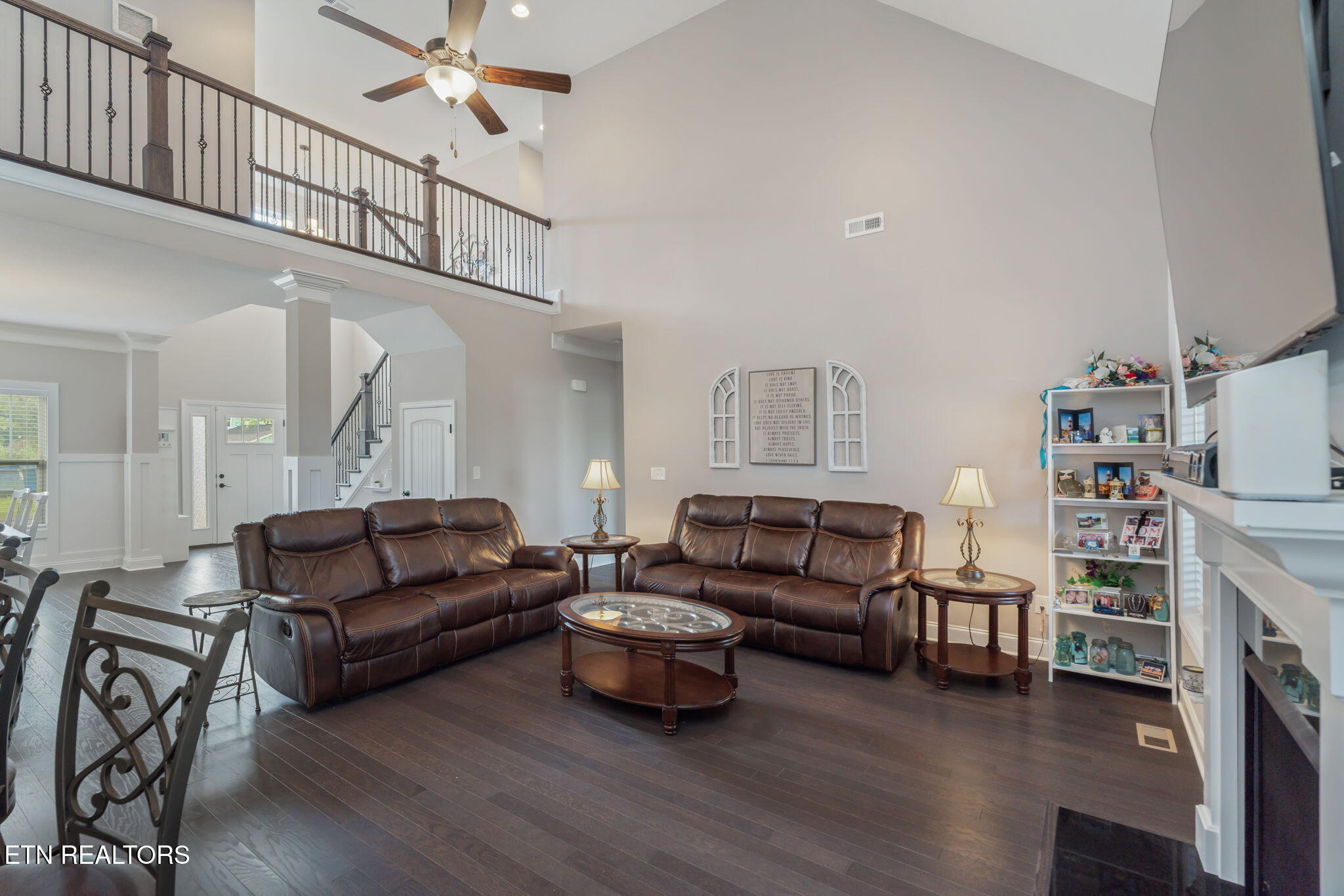 113 Sweetberry Street Oak Ridge, TN 37830 - Photo 16 of 59 Living Room