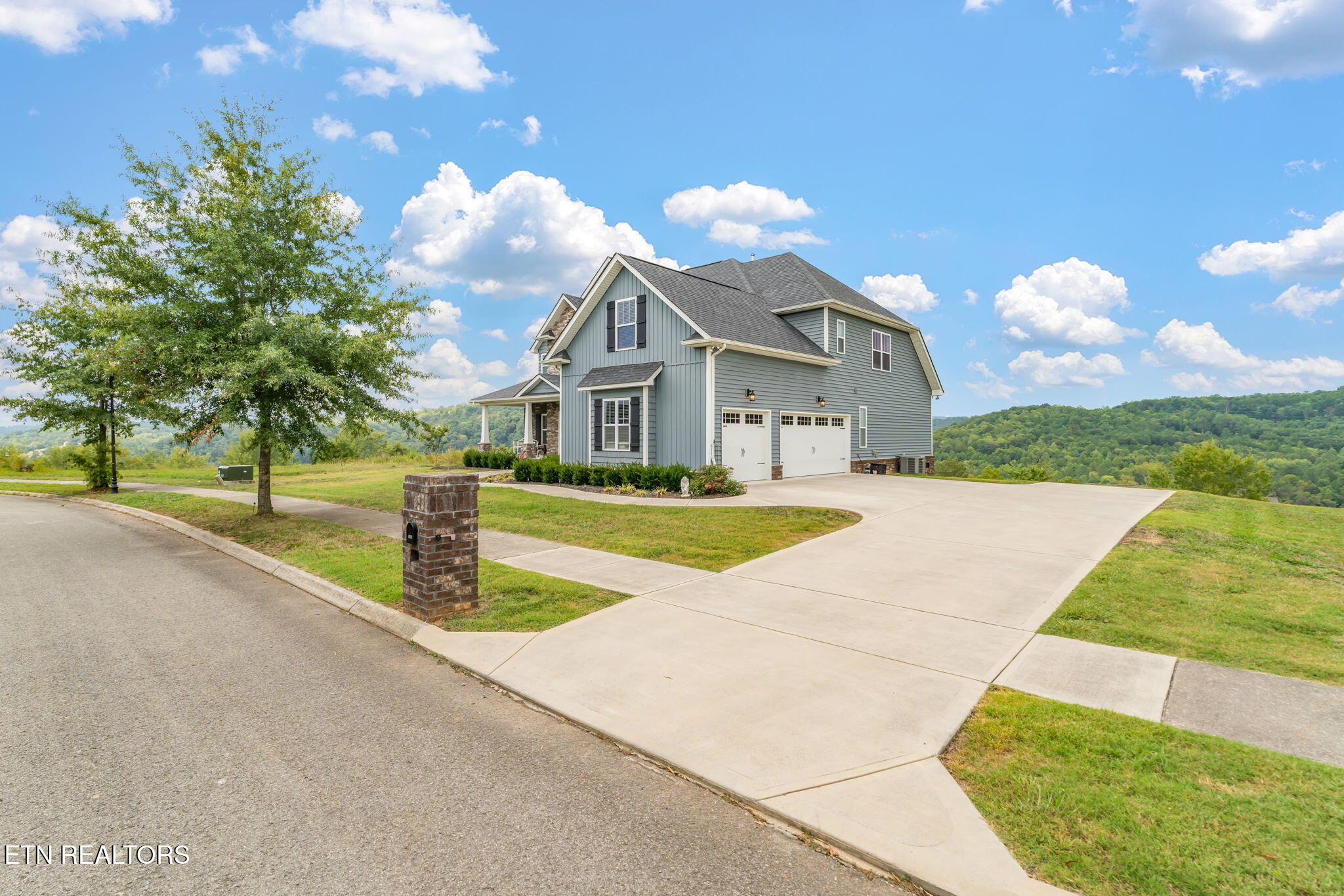 113 Sweetberry Street Oak Ridge, TN 37830 - Photo 44 of 59 Side Entry Driveway