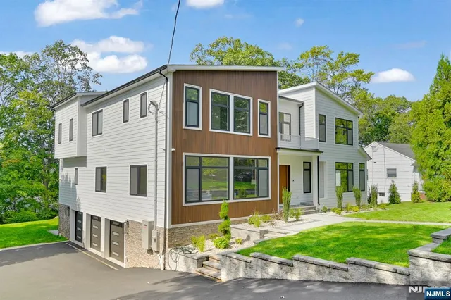 $4,300,000 | 55 Troy Drive, Short Hills, NJ 07078