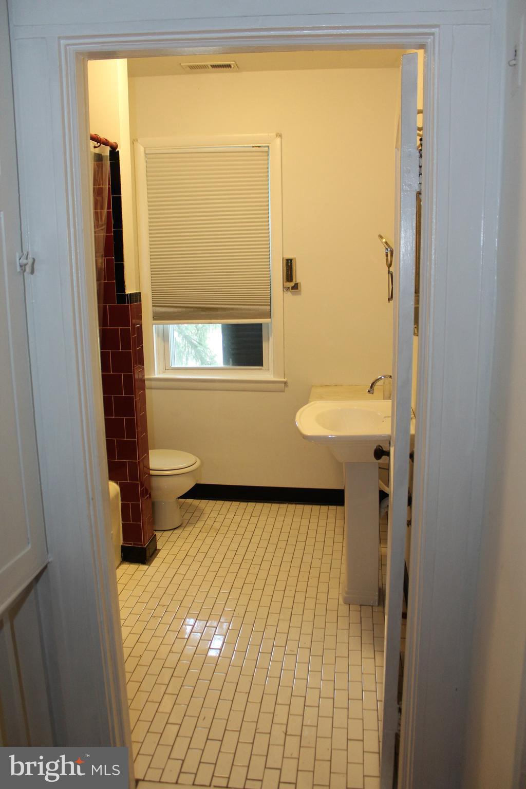 511 Tunbridge Road Baltimore, MD 21212 - Photo 14 of 19 Bath