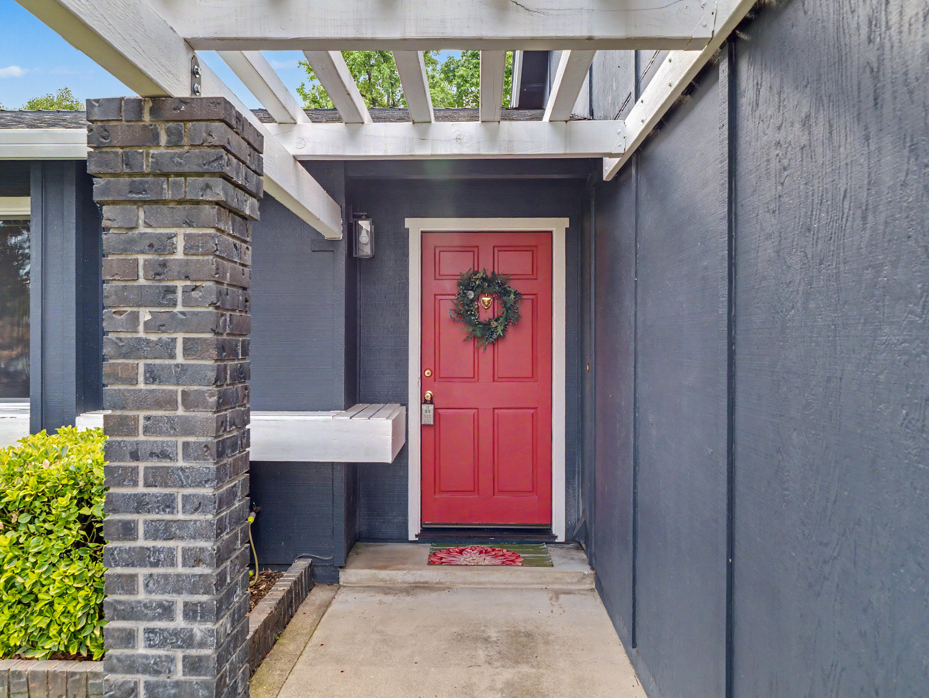 7034 David Trail Redding, CA 96001 - Photo 3 of 16 JR_DavidTrail_41526-46