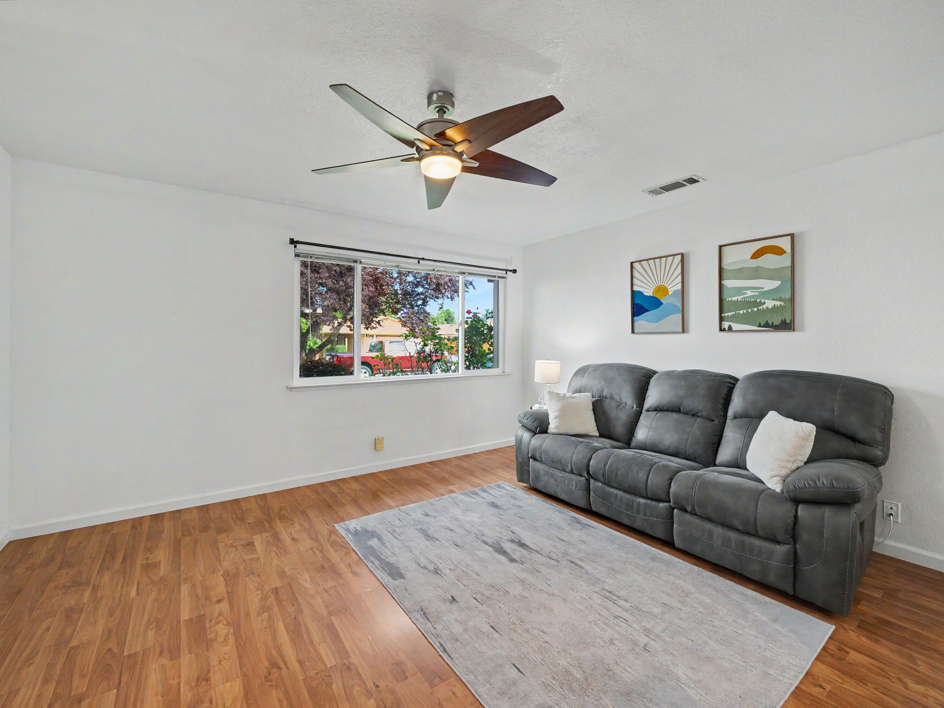 7034 David Trail Redding, CA 96001 - Photo 5 of 16 JR_DavidTrail_41526-3