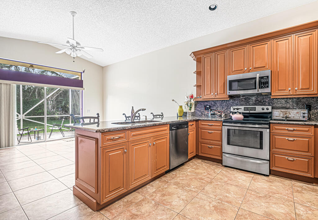 7085 Chesapeake Circle Boynton Beach, FL 33436 - Photo 6 of 34 DAH_9793