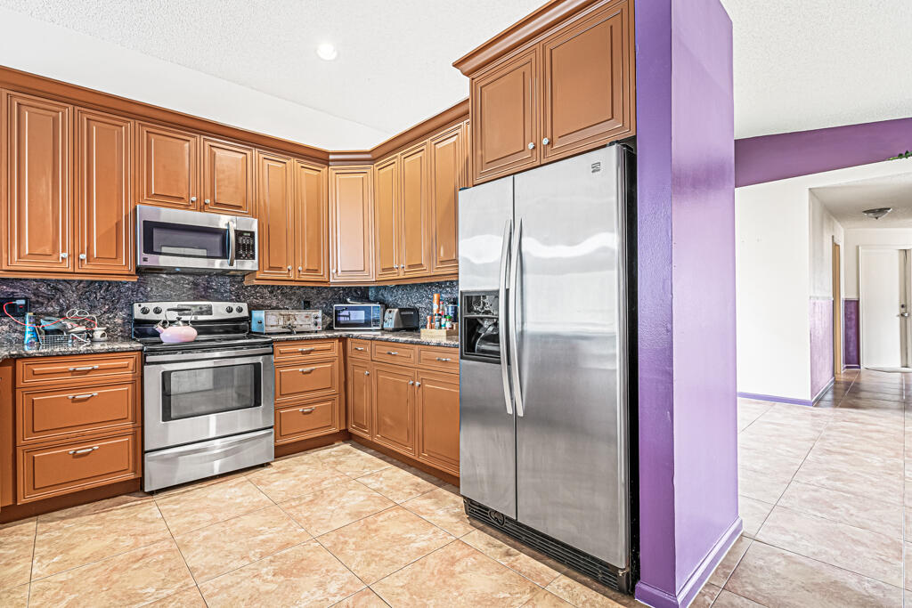 7085 Chesapeake Circle Boynton Beach, FL 33436 - Photo 10 of 34 DAH_9803