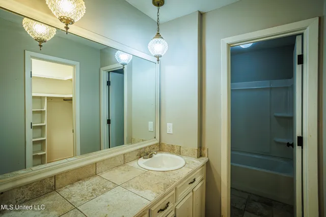 $299,900 | 141 North Eagle Ridge Drive, Florence, MS 39073