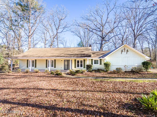 $299,900 | 141 North Eagle Ridge Drive, Florence, MS 39073