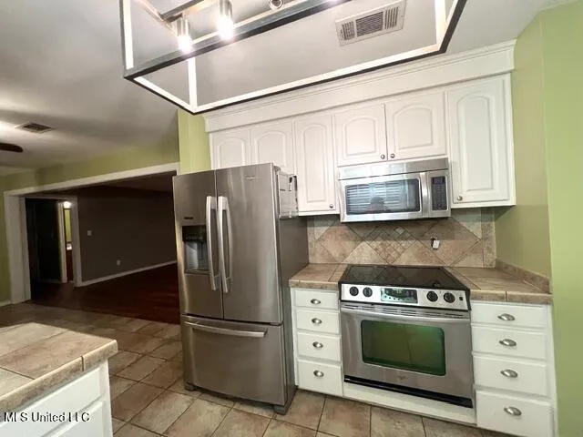 $299,900 | 141 North Eagle Ridge Drive, Florence, MS 39073