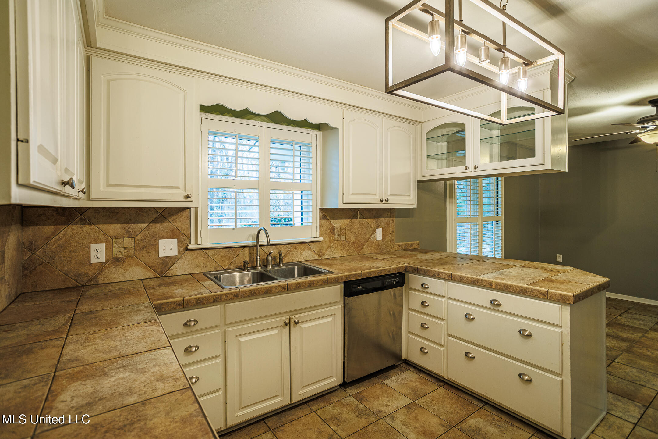 141 North Eagle Ridge Drive Florence, MS 39073 - Photo 8 of 27 FLORENCE_141 Eagle Ridge Rd-13