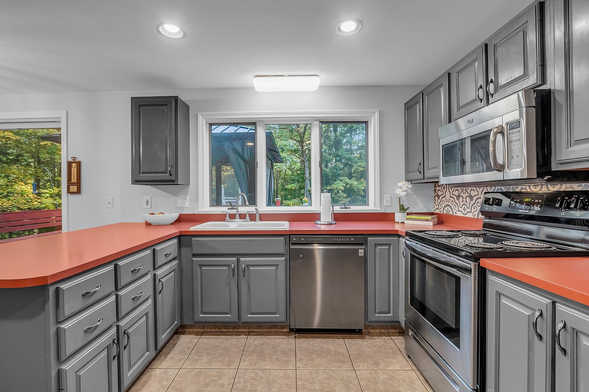 51 Pulpit Rock Road Chester, NH 03036 - Photo 7 of 44