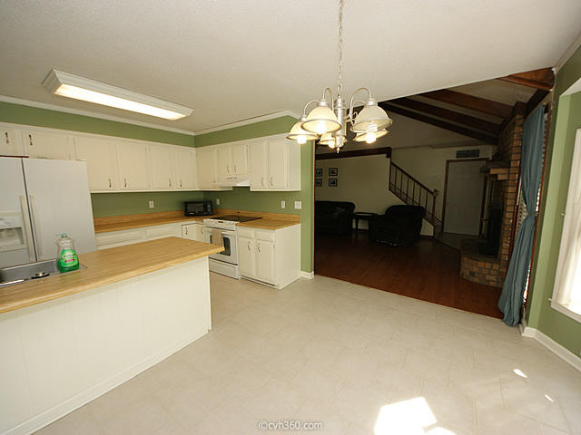 511 Longleaf Road Summerville, SC 29486 - Photo 11 of 31 09