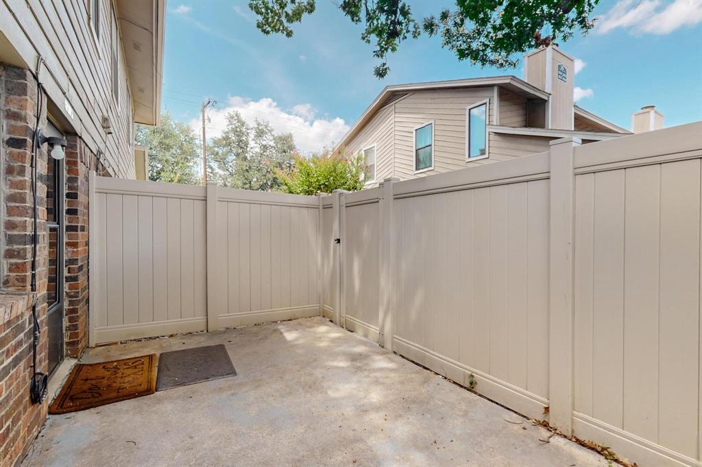 2240 Tarpley Road, Unit 242 Carrollton, TX 75006 - Photo 2 of 30 a front view of a house with plants