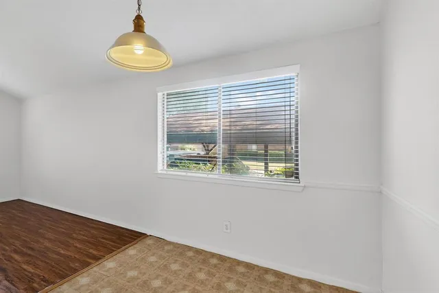 a view of empty room with window