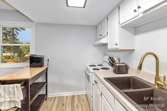 $179,999 | 199 East 34th Street, Unit 10, Holland, MI 49423