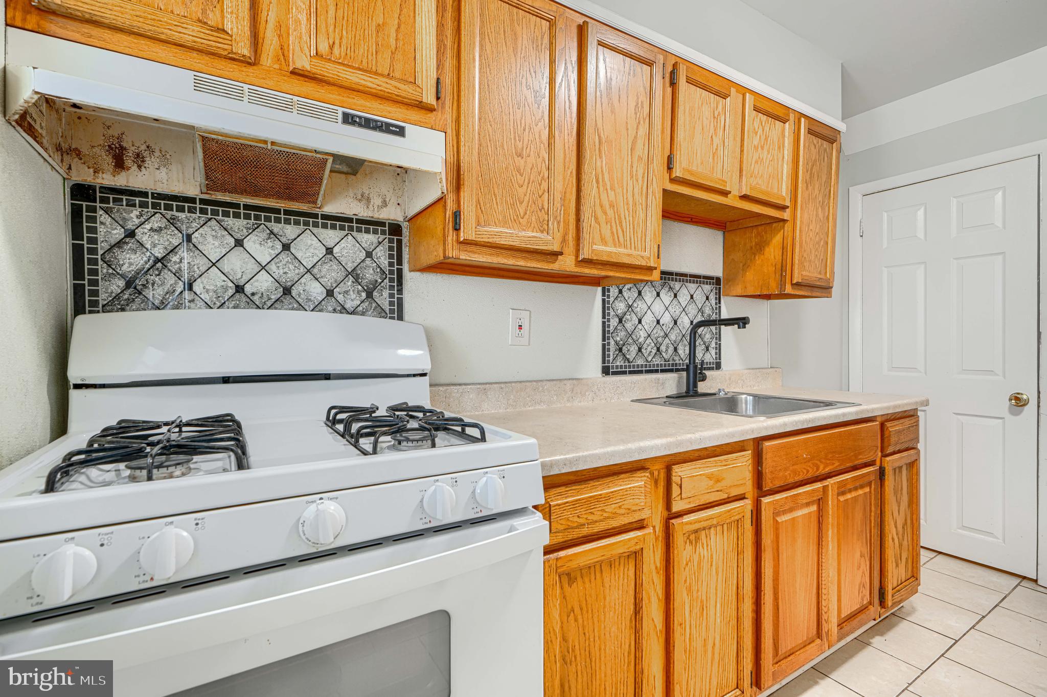 2073 Jasmine Road Baltimore, MD 21222 - Photo 10 of 29 a kitchen with stainless steel appliances granite countertop a stove and a sink