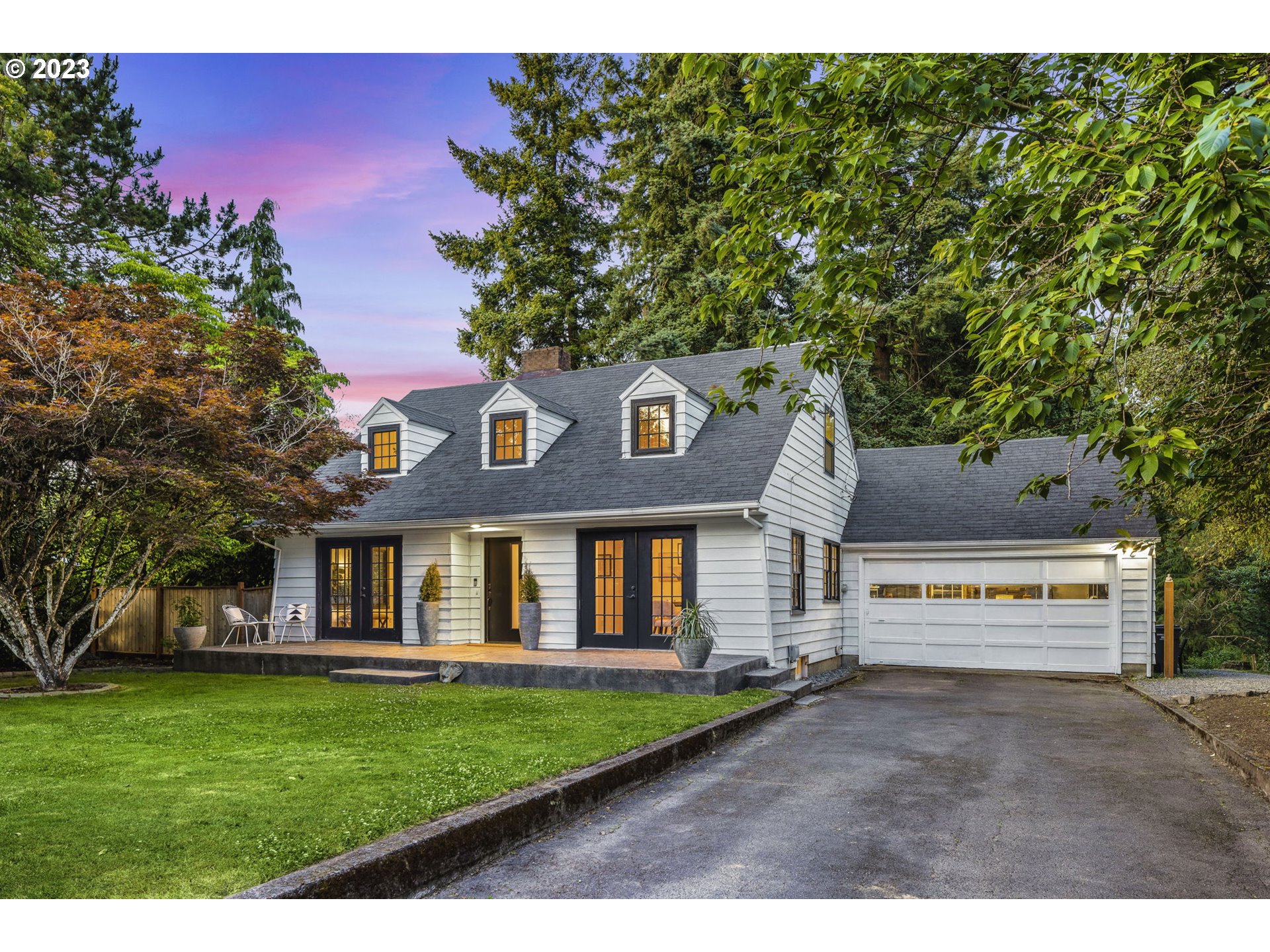 2646 Southwest Ridge Drive Portland, OR 97219 - Photo 1 of 47 Gallery Image 1