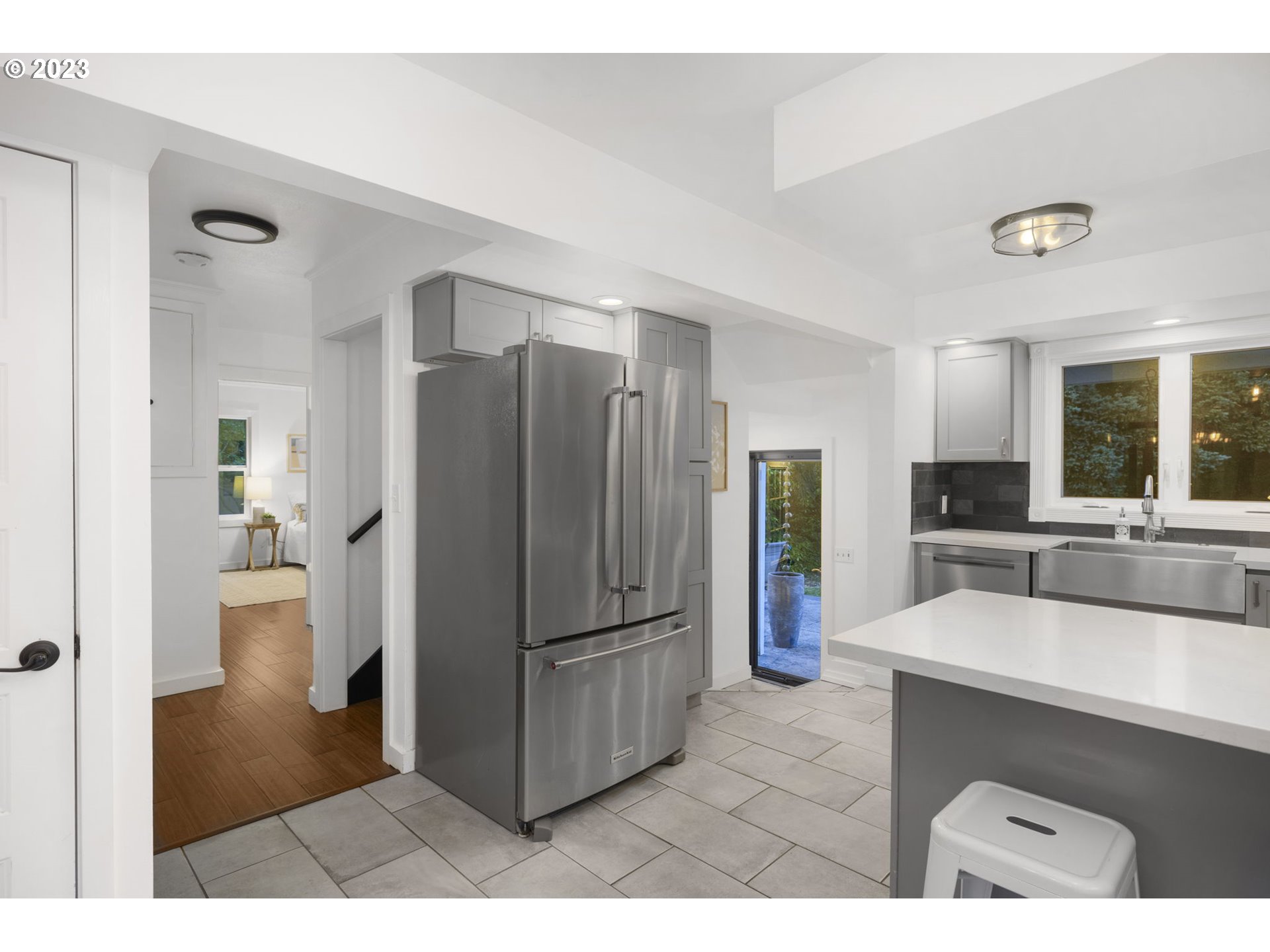 2646 Southwest Ridge Drive Portland, OR 97219 - Photo 16 of 47 Gallery Image 16