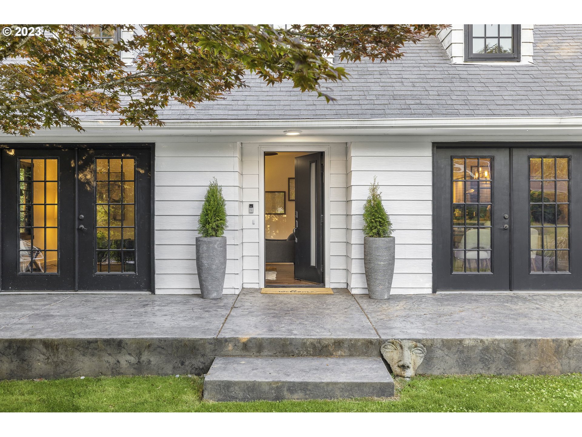 2646 Southwest Ridge Drive Portland, OR 97219 - Photo 3 of 47 Gallery Image 3