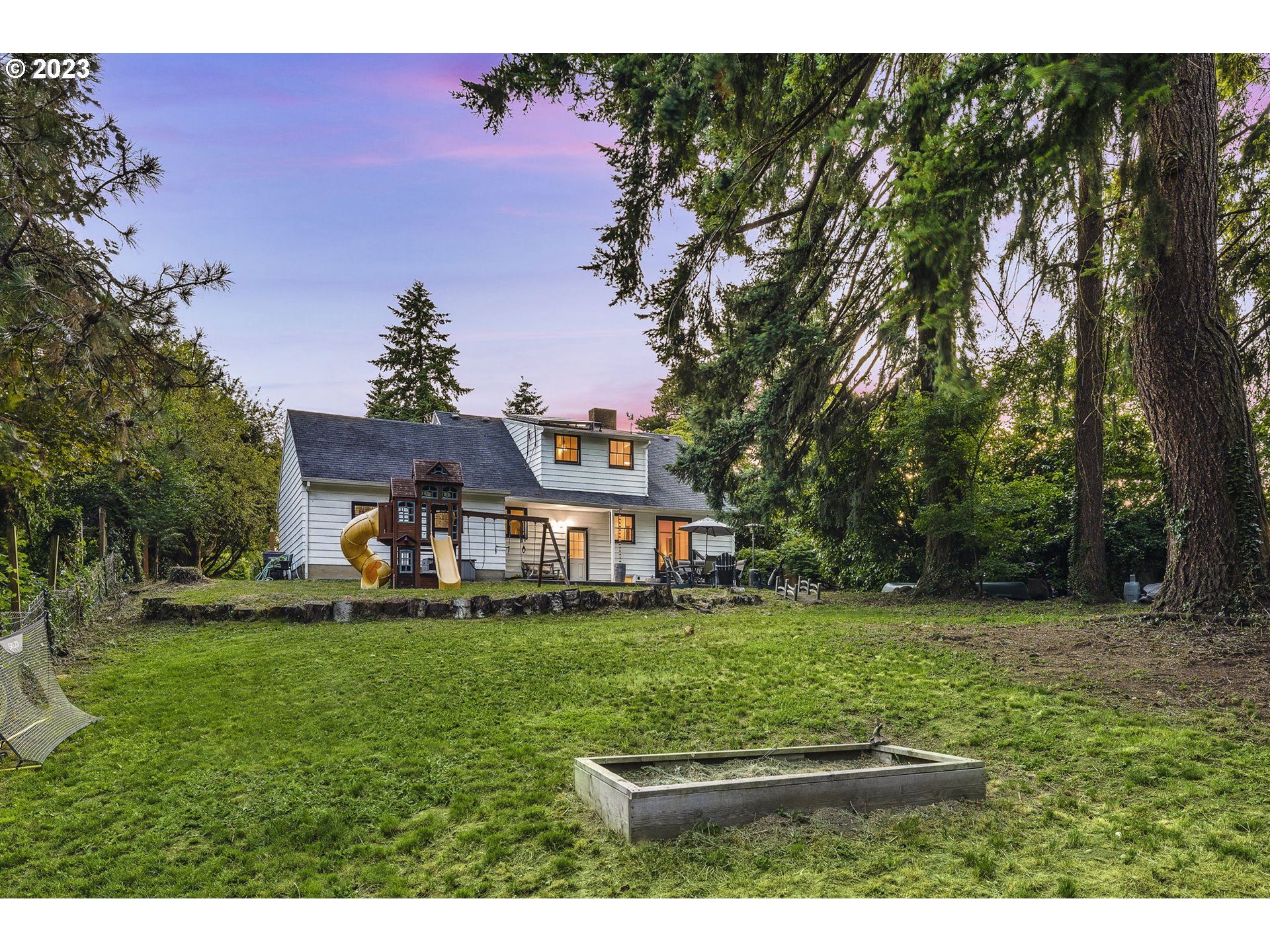 2646 Southwest Ridge Drive Portland, OR 97219 - Photo 40 of 47 Gallery Image 40