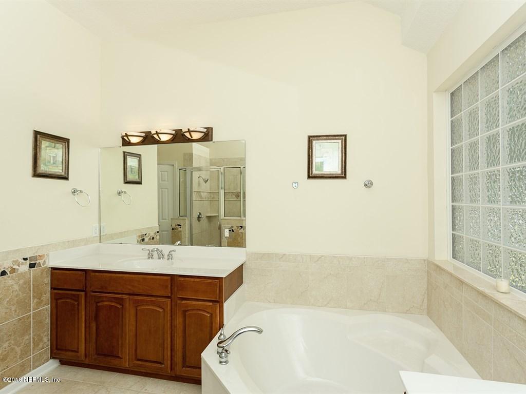 228 Edge Of Woods Road St. Augustine, FL 32092 - Photo 19 of 40 020_Master Bathroom