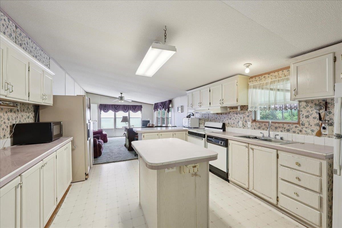 6505 County Road 200 Brookeland, TX 75931 - Photo 17 of 35
