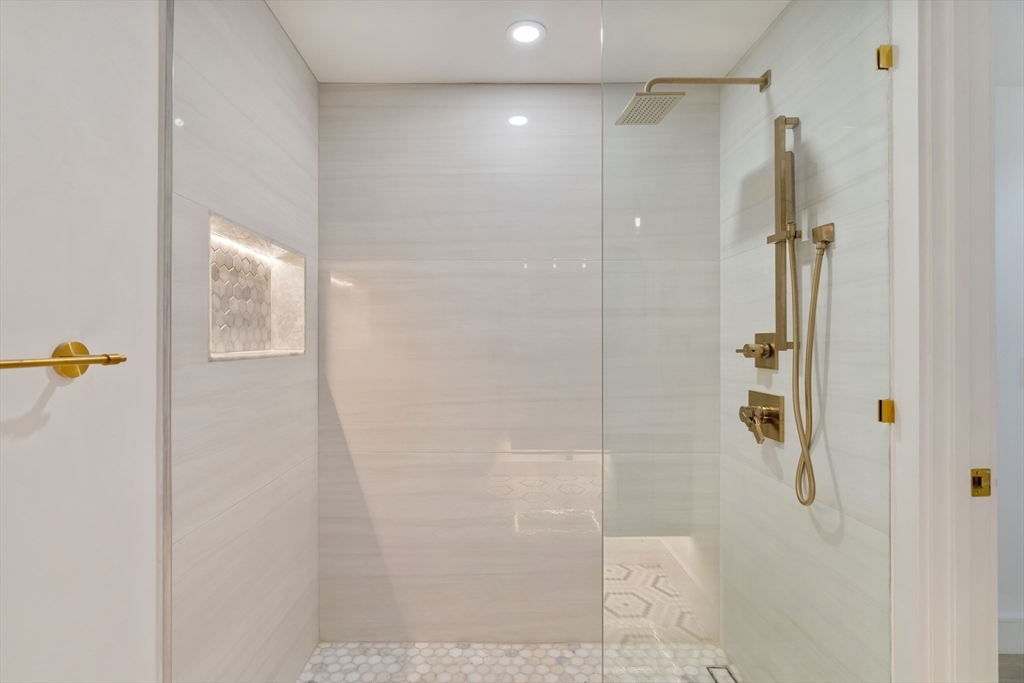 20 R Linden Place Brookline, MA 02445 - Photo 15 of 23 Gallery Image 15