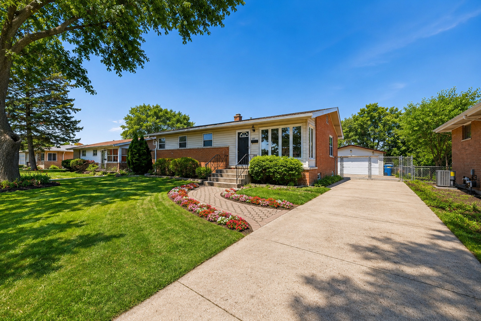 322 East Alden Drive Addison, IL 60101 - Photo 2 of 23