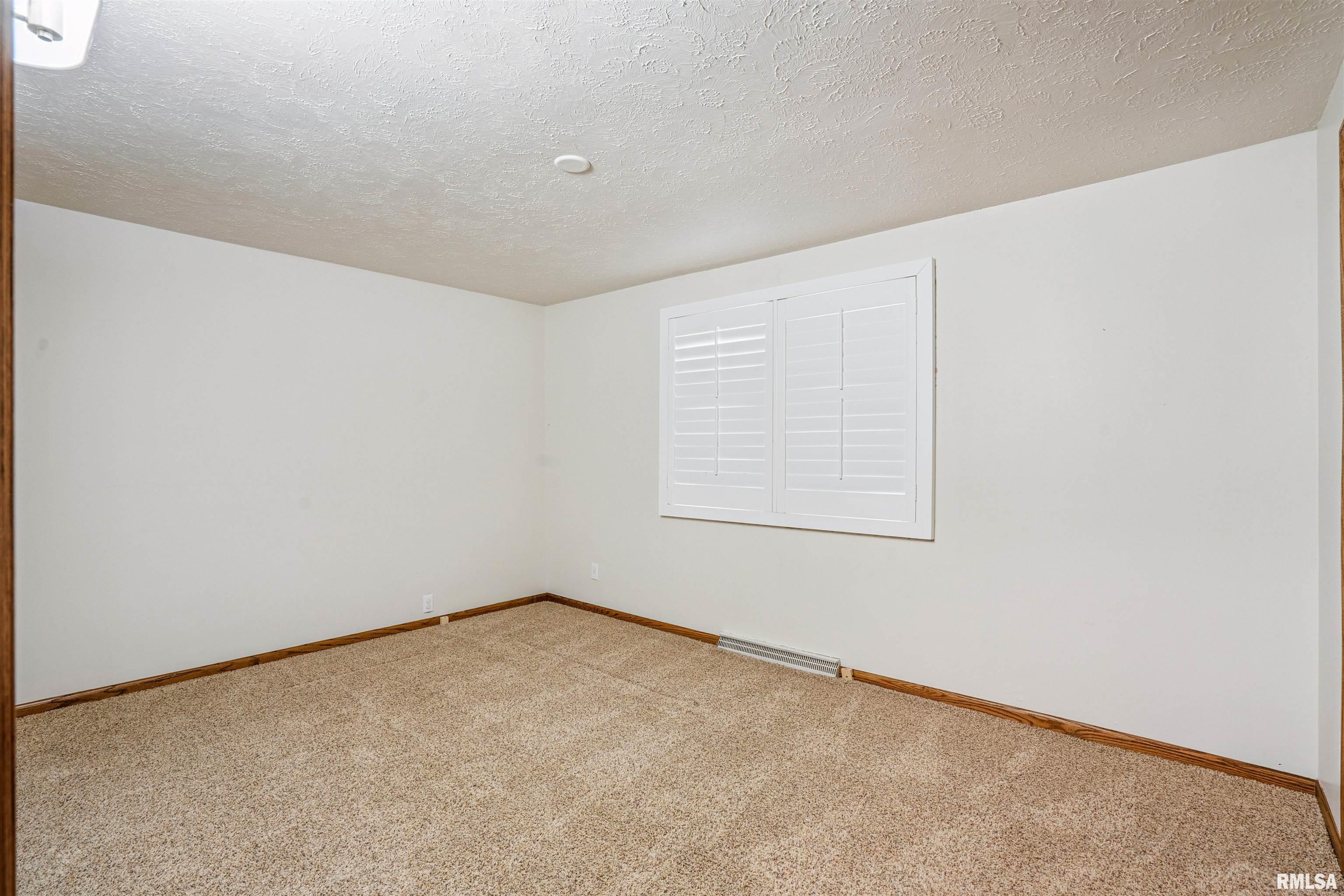 22799 Great River Road Le Claire, IA 52753 - Photo 22 of 40