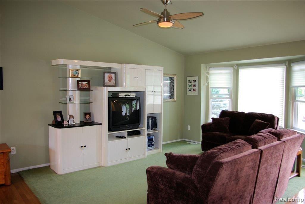 3057 York Road Rochester, MI 48309 - Photo 5 of 16 Living Room