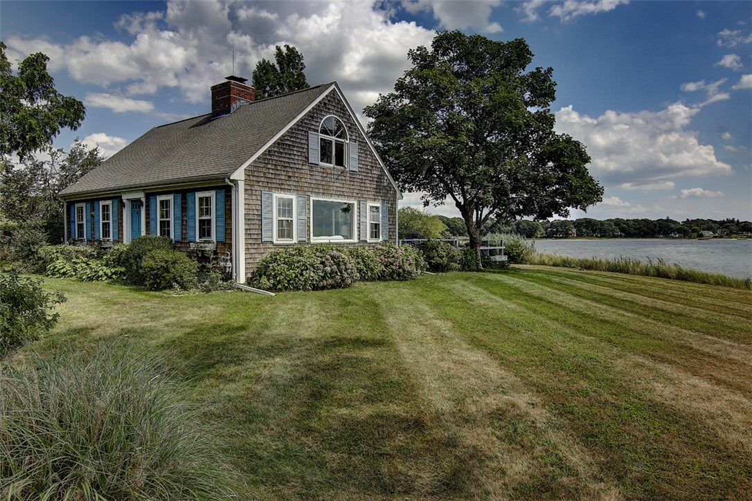 61 Appian Way Barrington, RI 02806 - Photo 1 of 34