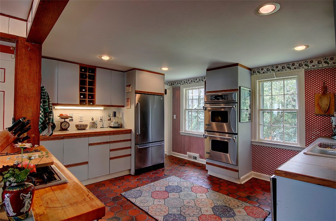 61 Appian Way Barrington, RI 02806 - Photo 14 of 34