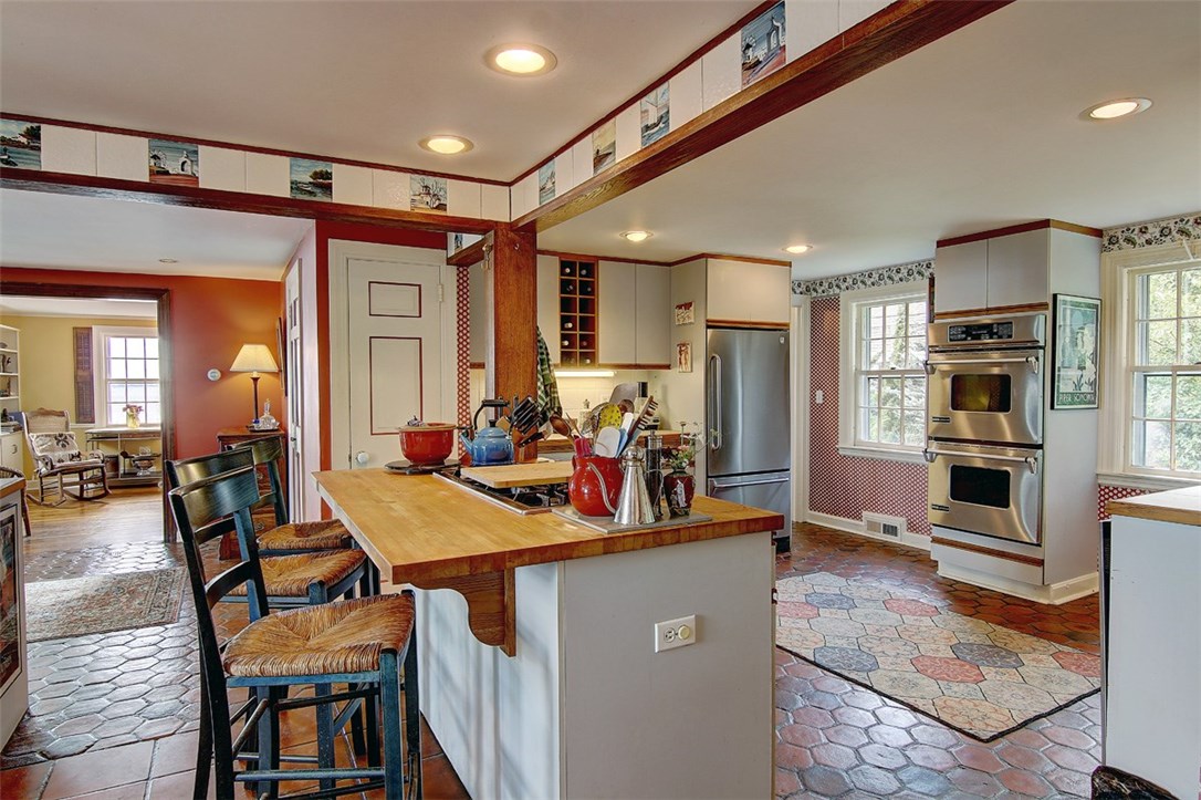 61 Appian Way Barrington, RI 02806 - Photo 15 of 34