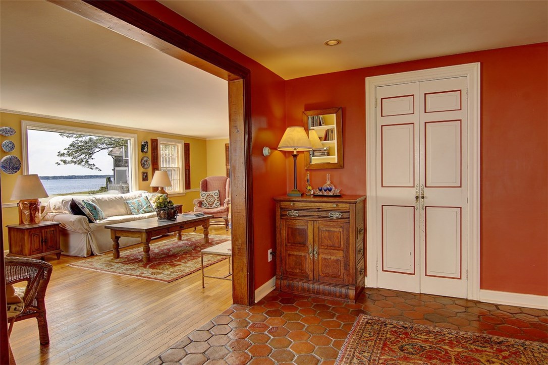 61 Appian Way Barrington, RI 02806 - Photo 19 of 34