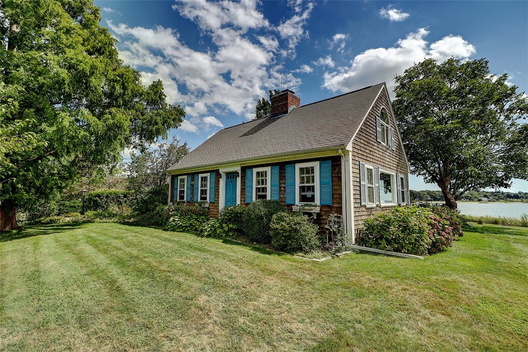 61 Appian Way Barrington, RI 02806 - Photo 2 of 34