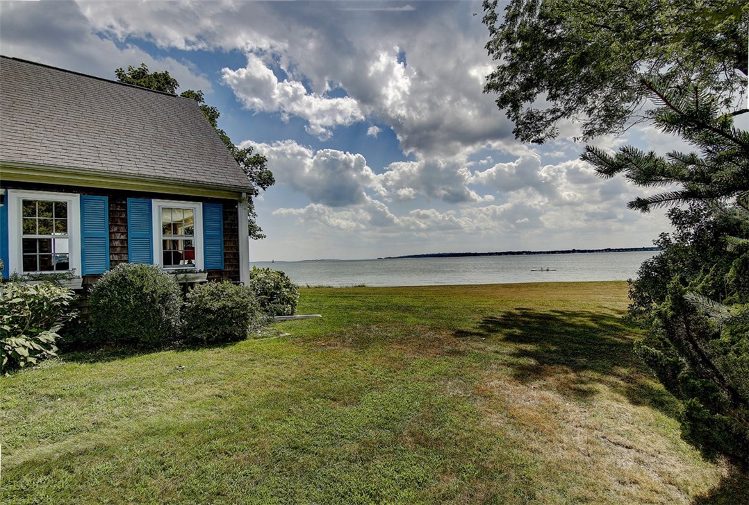 61 Appian Way Barrington, RI 02806 - Photo 5 of 34
