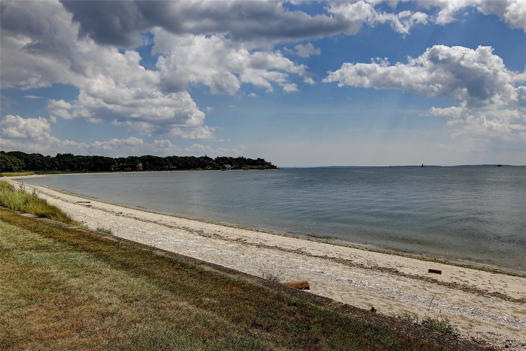 61 Appian Way Barrington, RI 02806 - Photo 6 of 34