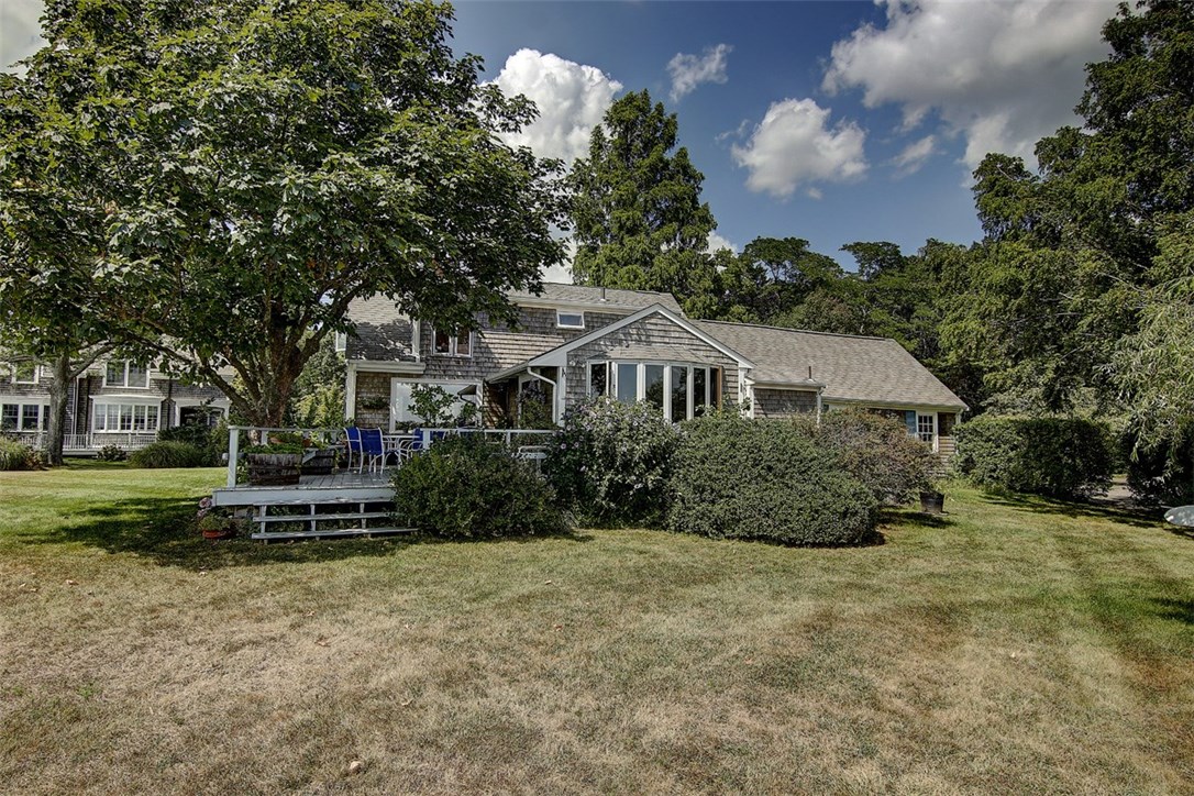 61 Appian Way Barrington, RI 02806 - Photo 7 of 34