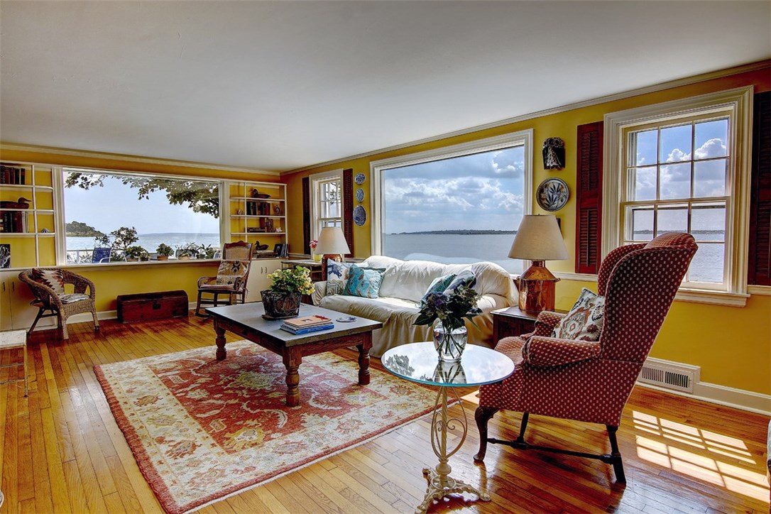 61 Appian Way Barrington, RI 02806 - Photo 10 of 34