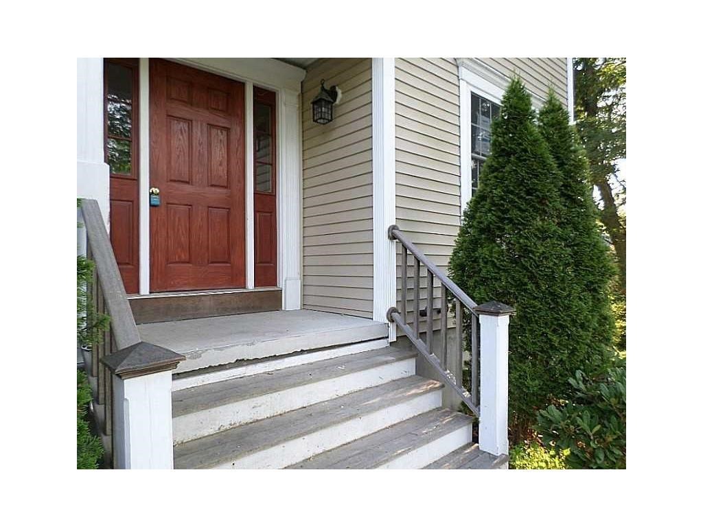 21 Ridge Road Smithfield, RI 02917 - Photo 3 of 32